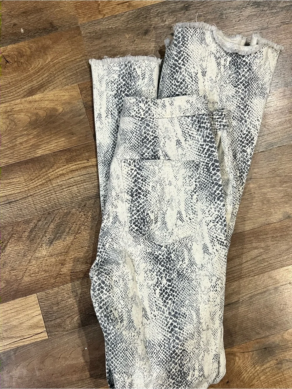 Womens Snake-Print Flare Pants - White/Grey